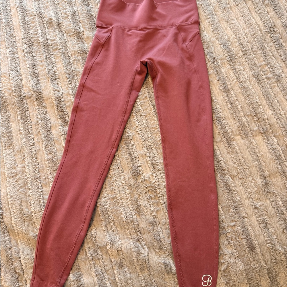 Bombshell leggings with a thick waist band.